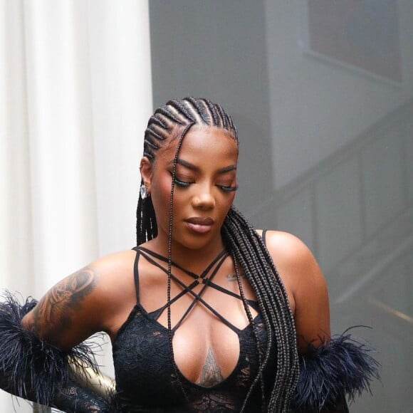 Ludmilla escolheu um visual com tranças para o cabelo no MTV Miaw