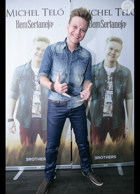 Michel Teló se apresentou na casa noturna Wood's, no bairro da Vila Olímpia, em São Paulo, nesta quarta-feira, 17 de dezembro de 2014