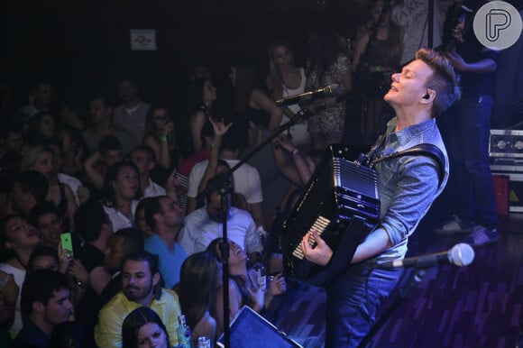 Michel Teló arrasa na sanfona em show em São Paulo, nesta quarta-feira, 17 de dezembro de 2014