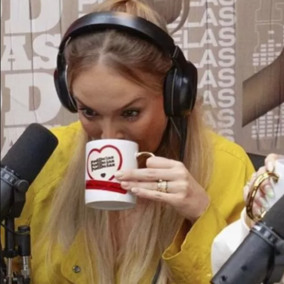 Tata Estaniecki e Bruna Unzueta são apresentadoras do podcast PodDelas e estavam indicadas na categoria Dupla de Milhões. Entretanto, a dupla foi convidada para o prêmio