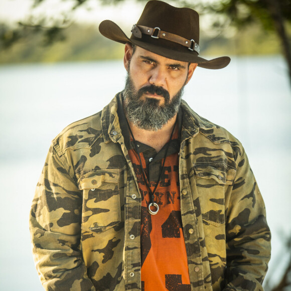 Juliano Cazarré interpreta Alcides na novela 'Pantanal'