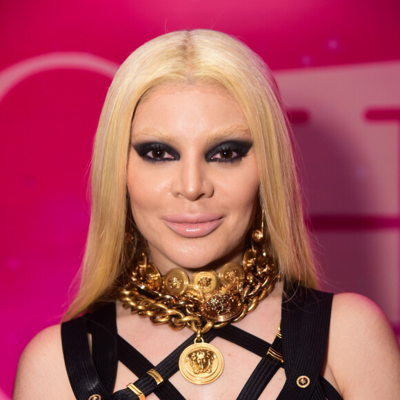 Gkay nunca negou ser amante da moda e tem utilizado itens grifados para produzir looks ousados