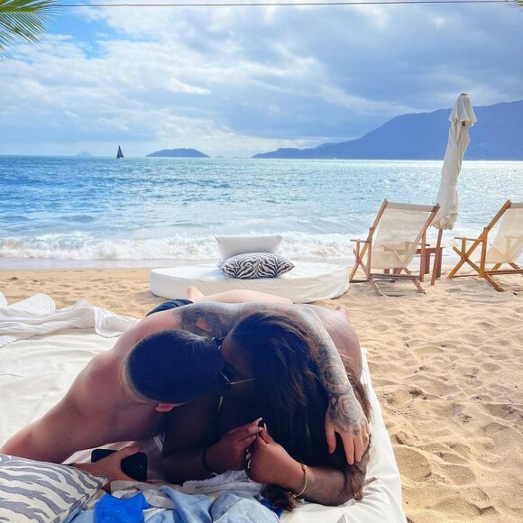 Jojo Todynho, de 25 anos, viajou com o seu marido, Lucas Souza, para Ilhabela, em São Paulo