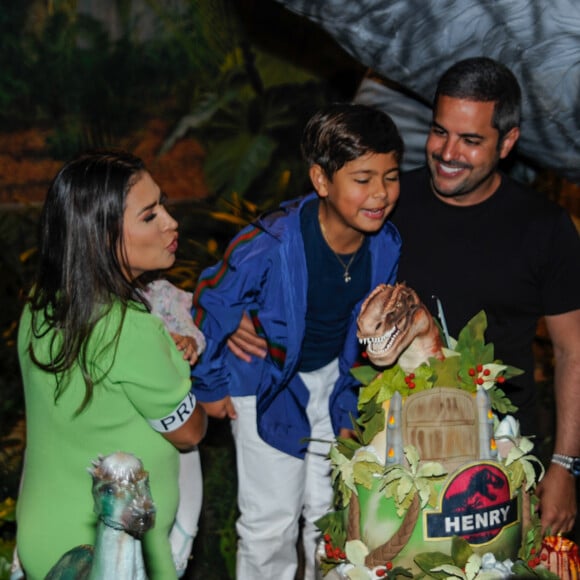 Filho de Simone Mendes e Kaká Diniz, Henry completou 8 anos