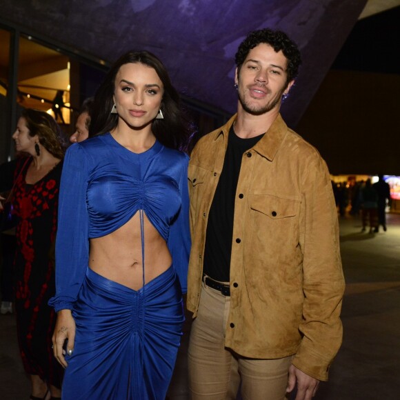 Rafa Kalimann e José Loreto já vinham sendo apontados como namorados, mas ainda não tinham rotulado a relação