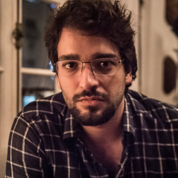 Humberto Carrão está solteiro pela primeira vez em 10 anos - e a web entrou em polvorosa com o mais novo solteirão do pedaço