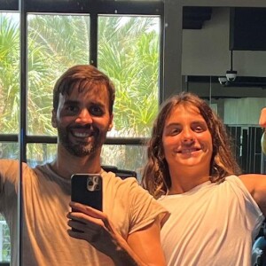 Marido de Ivete Sangalo, Daniel Cady posa com o filho, Marcelo