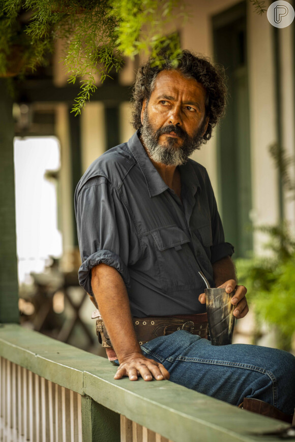 Na novela 'Pantanal', José Leôncio alerta Juma a respeito de Tenório