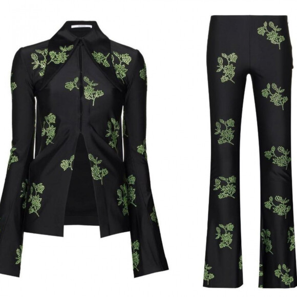 Look de Bruna Marquezine em show com Xolo tem conjunto bordado de R$ 11 mil e colar romântico idêntico
