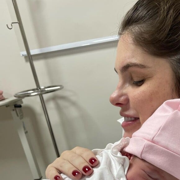 Bárbara Evans abriu o coração sobre a maternidade. Ela confessa que a gestação foi difícil, mas tem curtido muito a experiência de ser mãe