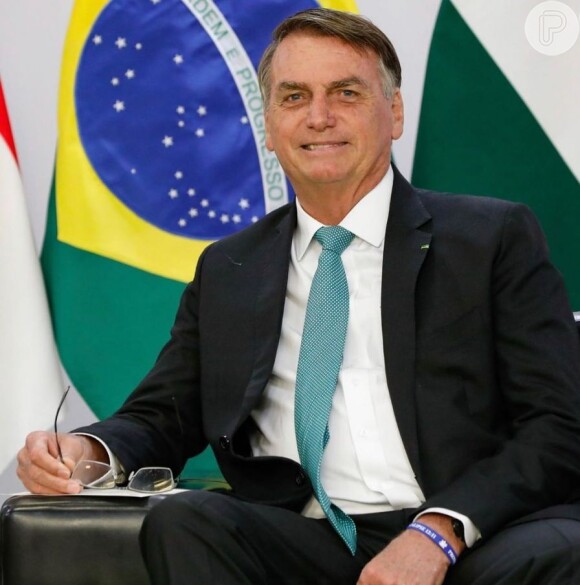 'Vou dar um beijo no Bonner hoje', diz Bolsonaro
