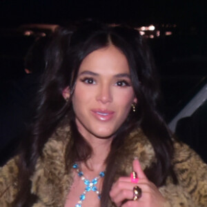 Biquíni com pedras foi destaque no look de Bruna Marquezine para o show de Rosalía em São Paulo