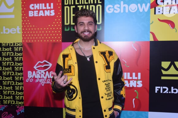 Gustavo Mioto usou mesma jaqueta que Lucas Viana na 'Barraca do Beijo'