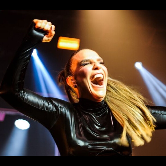 Ivete Sangalo parou o show para garantir que uma fã fosse atendida