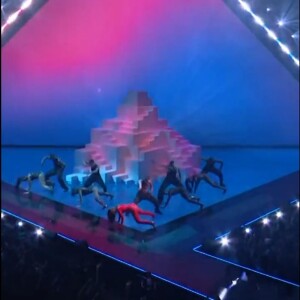 Anitta foi a primeira brasileira a se apresentar ao vivo no palco do VMAs