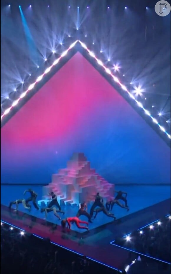 Anitta foi a primeira brasileira a se apresentar ao vivo no palco do VMAs