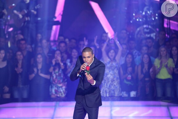 Romero Ribeiro é um dos finalistas do "The Voice Brasil"