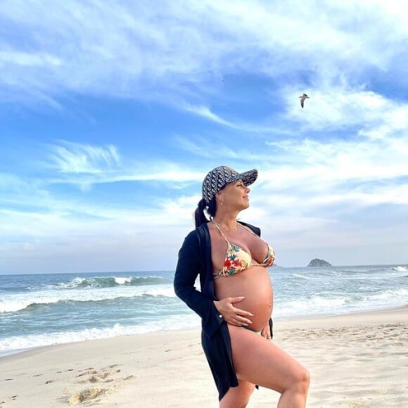 "Parabéns Vivi, você realizou seu grande sonho de ser mamãe, que Deus e Nossa Senhora Aparecida protejam o Joaquim nesse mundo louco", escreveu uma fã de  Viviane Araújo