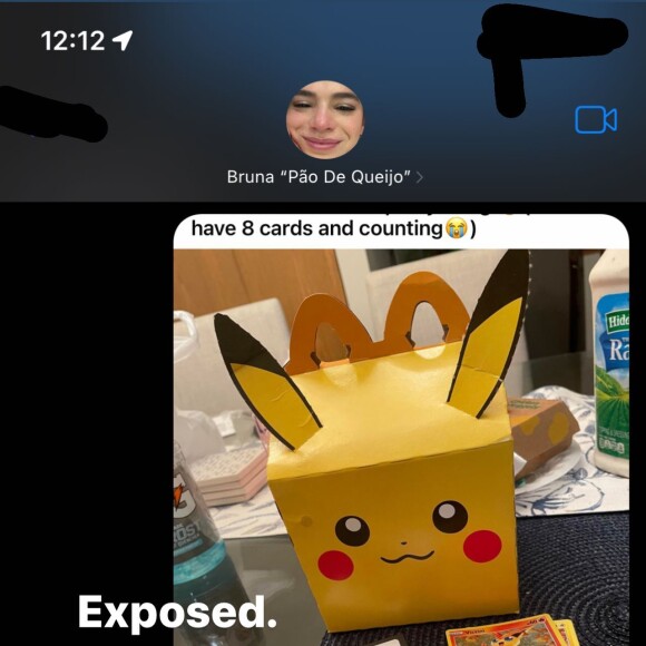 Xolo Maridueña ainda expôs uma conversa com Bruna Marquzine, onde ela reage eufórica ao brinde distribuído por uma rede de fast food nos Estados Unidos