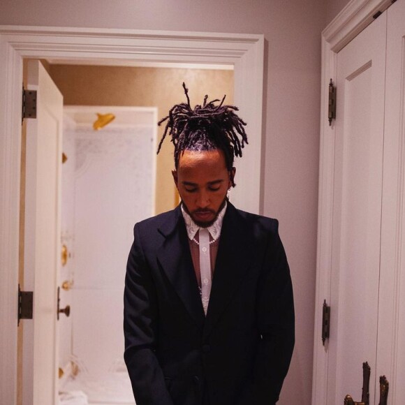 Lewis Hamilton levou uma bronca de Rainha Elizabeth II na ocasião