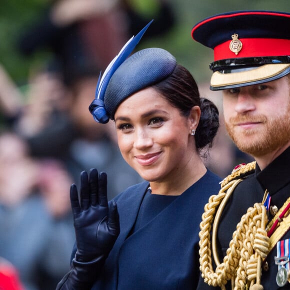 Meghan e Harry deixaram seu site oficial todo em preto mostrando luto pela morte de Elizabeth II