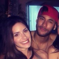 Neymar está ficando com a estudante de medicina Camila Karam, diz jornal
