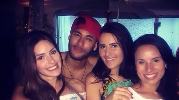 Neymar está ficando com a estudante de medicina Camila Karam, diz jornal