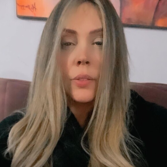 Aos 46 anos, Simony foi diagnosticada com câncer no intestino e recebeu o apoio de Zezé Di Camargo