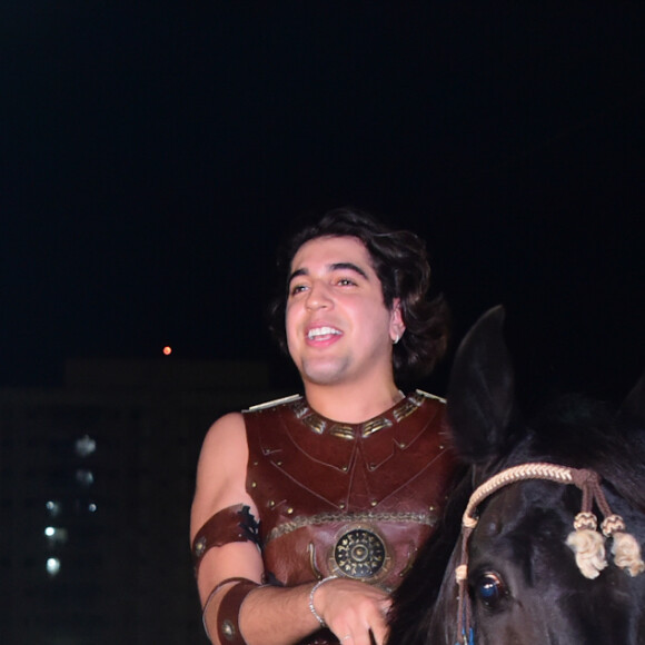 Nattan fez uma entrada triunfal no 'Aviões Fantasy' 