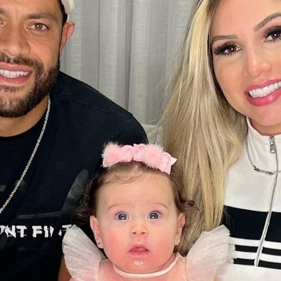 Hulk encanta a web ao postar fotos do aniversário da filha