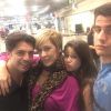 Claudia Raia está viajando com os filhos, Sophia e Enzo, e o namorado, Jarbas Homem de Mello