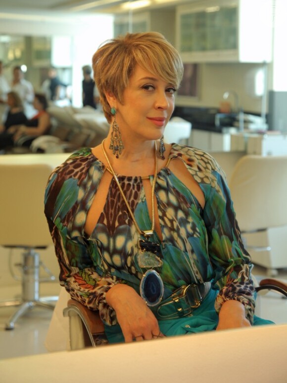 Claudia Raia cortou os cabelos para nova fase da novela 'Alto Astral'