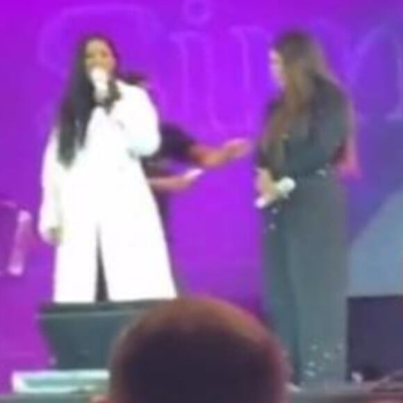 Simone e Simaria apareceram juntas novamente no palco