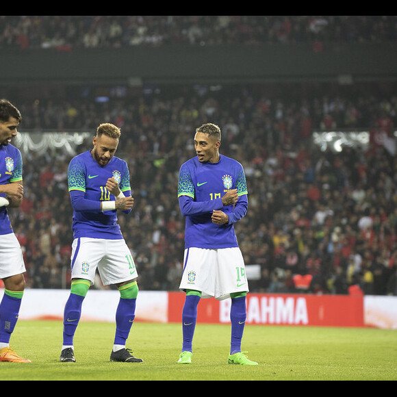 Neymar também recebeu um laser verde nos olhos