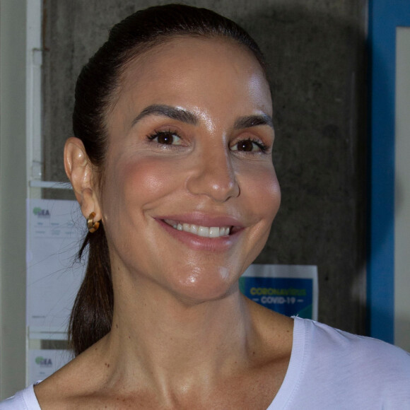 Ivete Sangalo, após deixar hospital, vota em Salvador nas Eleições 2022, em 02 de outubro de 2022