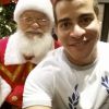 Thiago Martins fez uma selfie com o Papai Noel: 'Um feliz Natal e que Deus abençoe!'