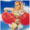 Xuxa pula usando um arco colorido na cabeça, deixando as mechas loiras esvoaçantes