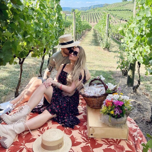 Carla Diaz respondeu mensagem do namorado, Felipe Becari, no Instagram