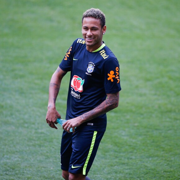 Atitude de Neymar dividiu opiniões nas redes sociais