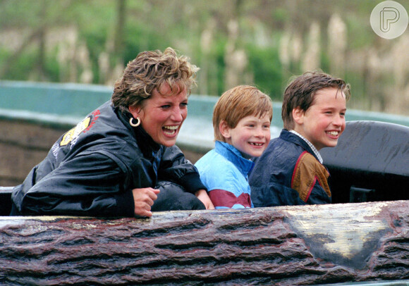 Príncipe Harry vai abordar a infância e a vivência com a mãe, Princesa Diana, em livro autobiográfico