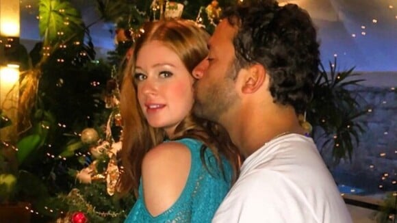 Marina Ruy Barbosa posta foto com o namorado em clima de Natal e divide opiniões