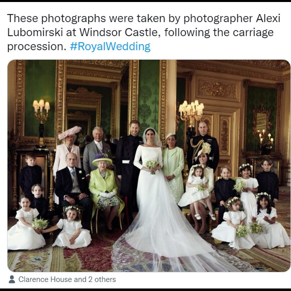 Foto mantida por Rei Charles III é do casamento de Harry e Meghan