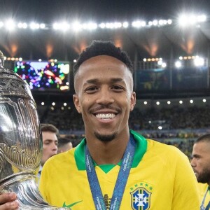 Éder Militão recebe então cerca de R$100 mil por dia 