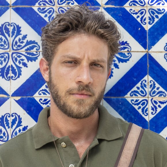 Novela 'Travessia': Ari (Chay Suede) conta para a mãe, Núbia (Drica Moraes), que vai voltar ao Maranhão para pegar o filho dele e levá-lo a morar no Rio no capítulo de quinta-feira 27 de outubro de 2022