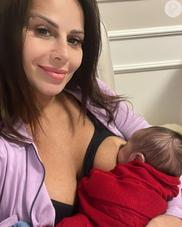Viviane Araujo mostrou nova rotina como mãe