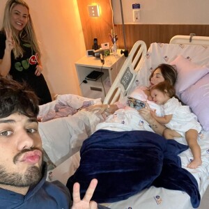 Maria Flor, segunda filha de Virgínia Fonseca e Zé Felipe, surge com a mãe, o pai, a avó, Poliana Rocha, e a irmã, Maria Alice