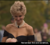 Elizabeth Debicki revelou ter recebido parabéns por usar o vestido icônico de Princesa Diana: 'Me fascinou como as pessoas estavam em transe com aquele vestido'