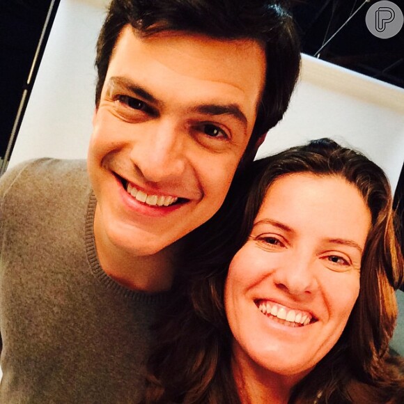 Mateus Solano defende selfie com fãs e brinca: 'Autógrafo era mais difícil'