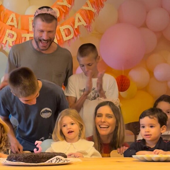 Fernanda Lima e Rodrigo Hilbert aparecem com os três filhos no aniversário da caçula, Maria Manoela