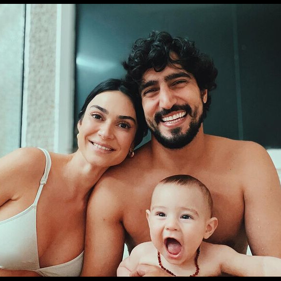 Thaila Ayala e Renato Góes já são pais de Francisco